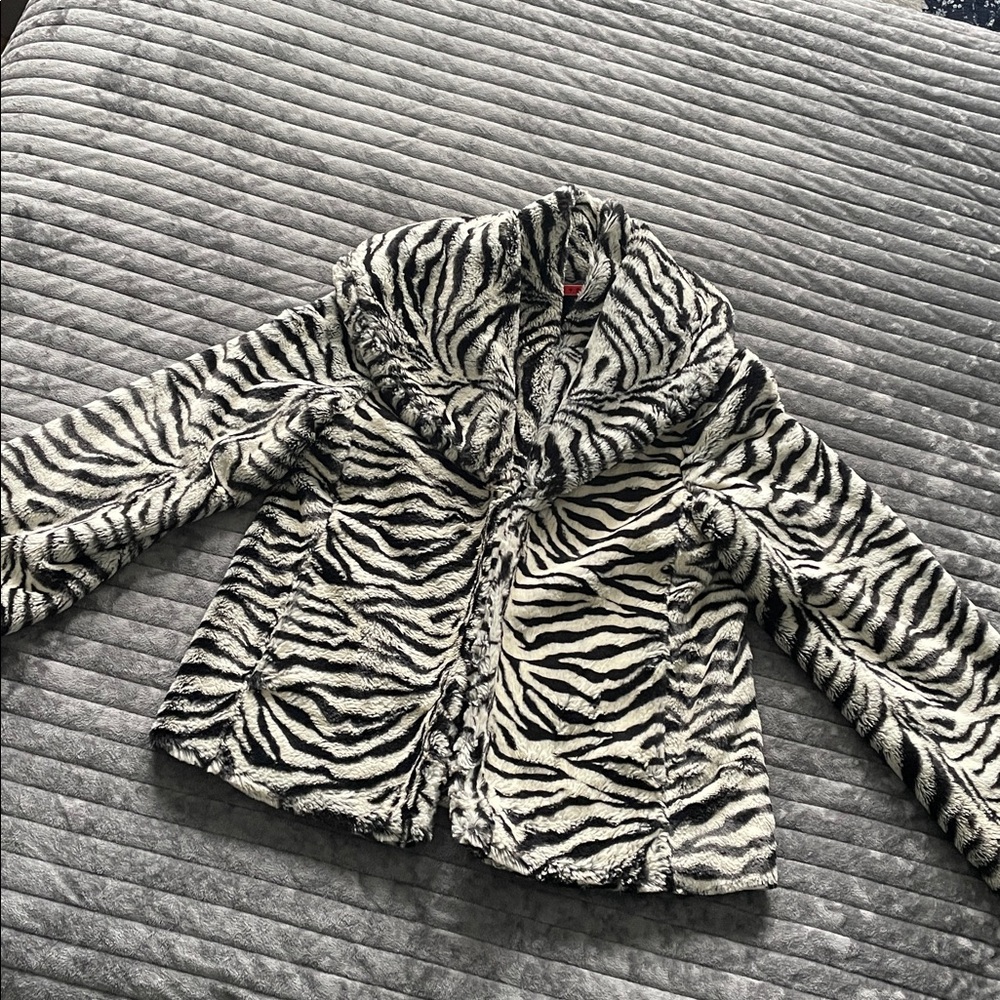 Alice + Olivia Zebra Print Faux Fur Jacket EUC - Picture 6 of 15